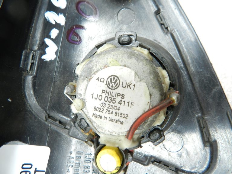 VW Golf oriģinālais skaļruņa spoguļa trīsstūra vāks labajā pusē