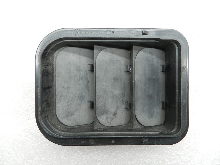 Skoda Octavia oriģinālais virsbūves ventilācijas režģis