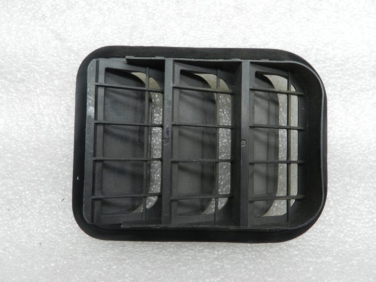 Skoda Octavia oriģinālais virsbūves ventilācijas režģis