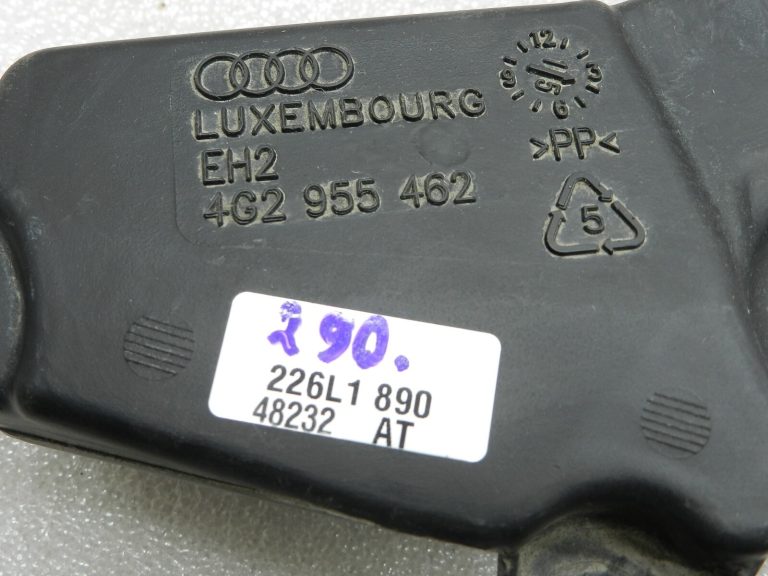 Audi A6 oriģinālā logu mazgāšanas tvertne 4G2955462