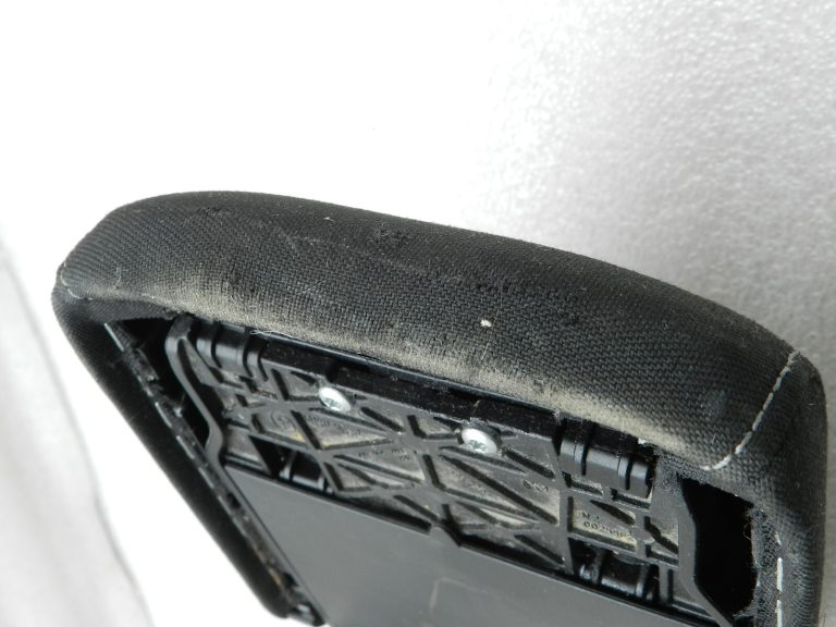 Volkswagen Golf VII oriģinālais centrālais roku balsts DEFEKTĪVS