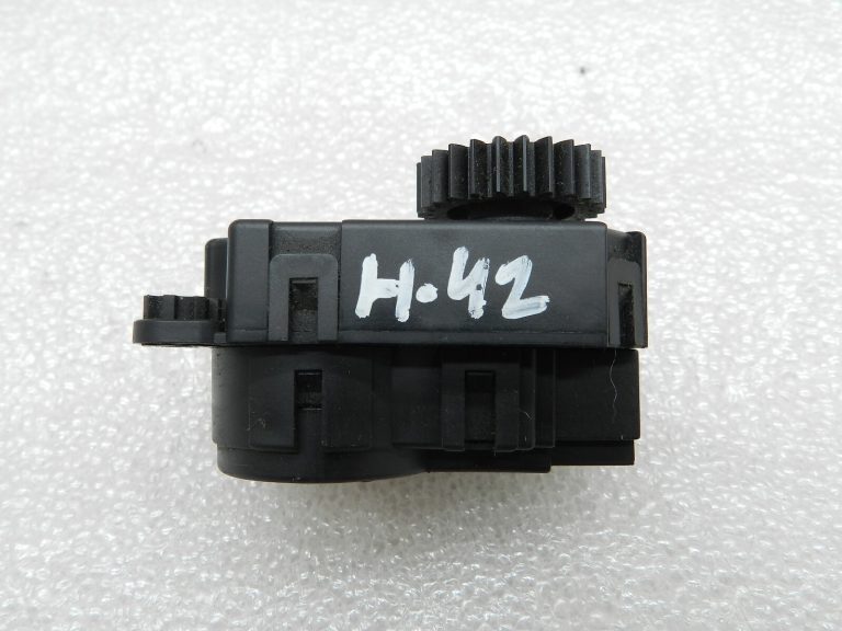 Opel Astra H oriģinālais apsildes ventilatora piedziņas mehānisms 13175540