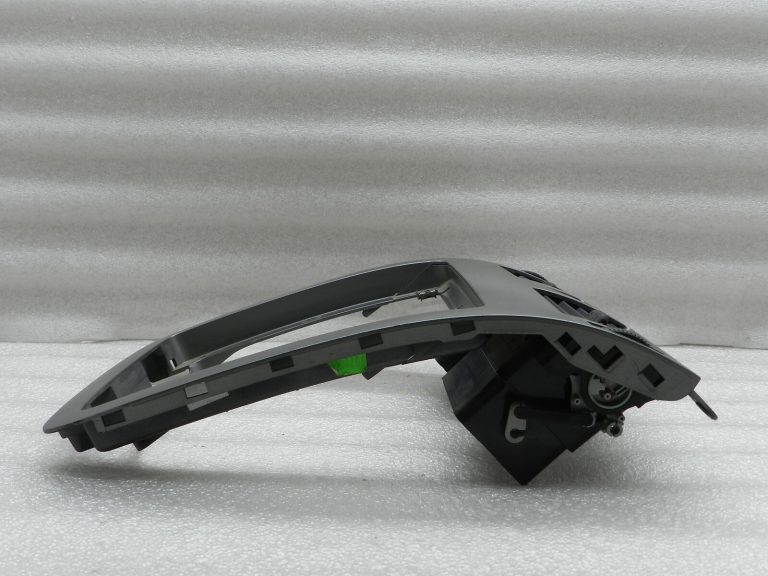 Volkswagen Touran Oriģinālā centrālā paneļa ventilācijas atveres pelēkas krāsas