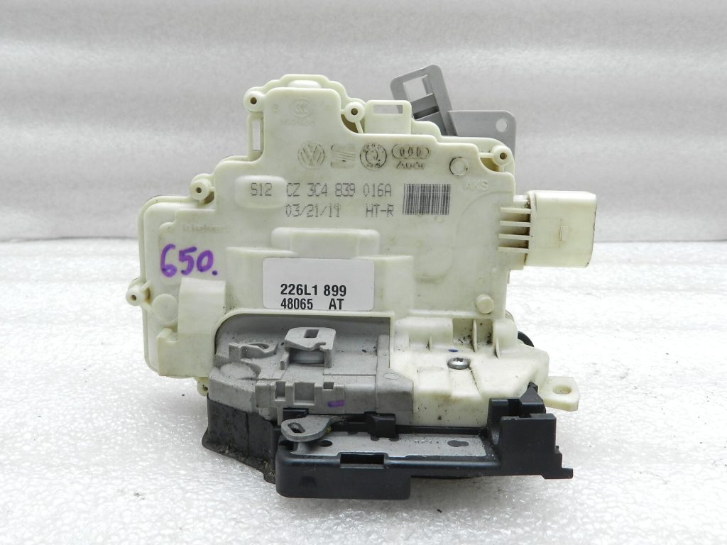 VW Passat 3C B7 Oriģinālā durvju slēdzene aizmugurējā labā 3C4839016A
