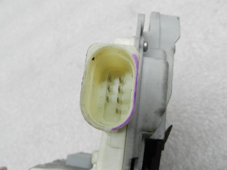 VW Passat 3C B7 Oriģinālā durvju slēdzene aizmugurējā labā 3C4839016A