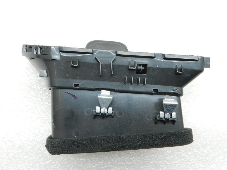 Opel Insignia B oriģinālā ventilācijas atvere labajā pusē 39017262