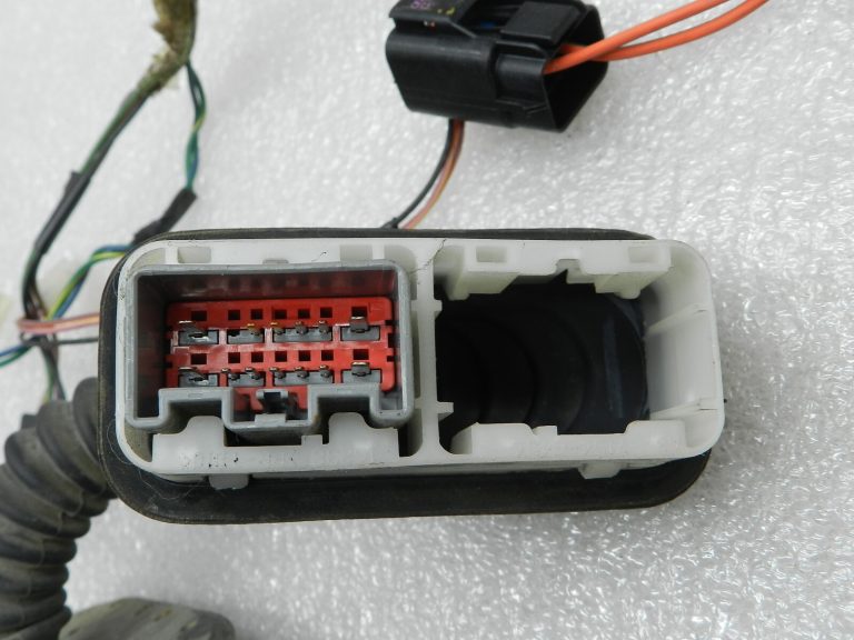 Chrysler Grand Voyager oriģinālā instalācija durvju un logu regulatora priekšējā labajā pusē