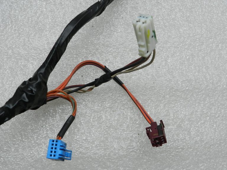 Chrysler Grand Voyager oriģinālā instalācija durvju un logu regulatora priekšējā labajā pusē