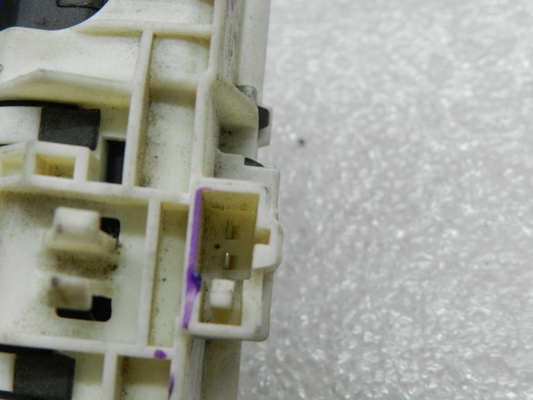VW Audi Audi Seat Skoda Oriģinālais aizmugurējo durvju atvērējs Pushbutton Pushbutton