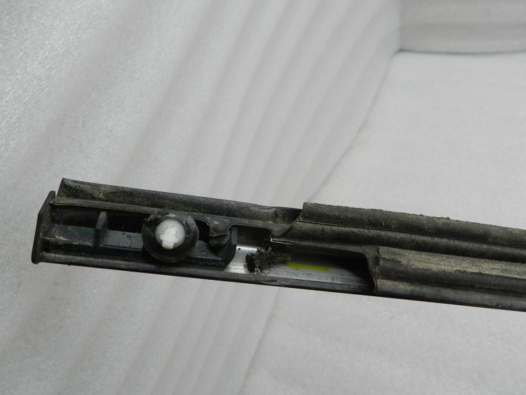 Chrysler Grand Voyager Original bīdāmo durvju līstes labās puses