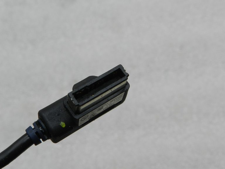 VW Audi Audi Skoda oriģinālais iPod iPhone IPAD adaptera multivides kabelis