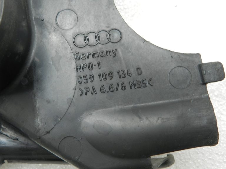 Audi A4 oriģinālais zobsiksnas sargs pa labi