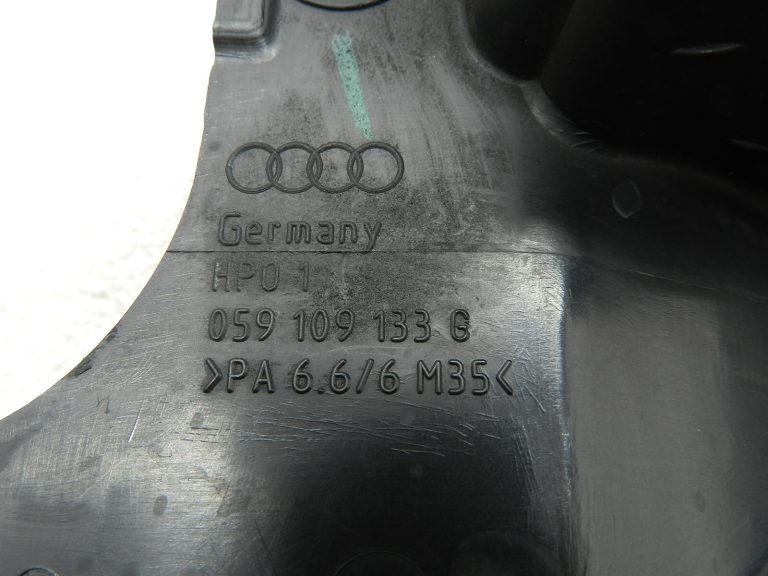 Audi A4 oriģinālais laika siksnas aizsargs atstāts DEFEKTĪVS!