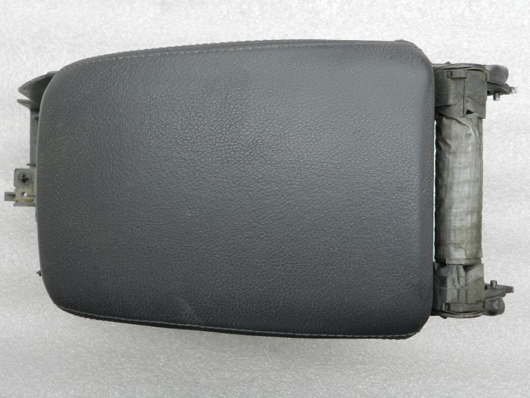 VW Golf oriģinālais roku balsts sintētiskās ādas antracīta konsolē 1K0864207E