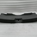 Seat Leon oriģinālais aizmugurējo durvju slēdzeņu vāka apšuvums
