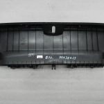 Seat Leon oriģinālais aizmugurējo durvju slēdzeņu vāka apšuvums