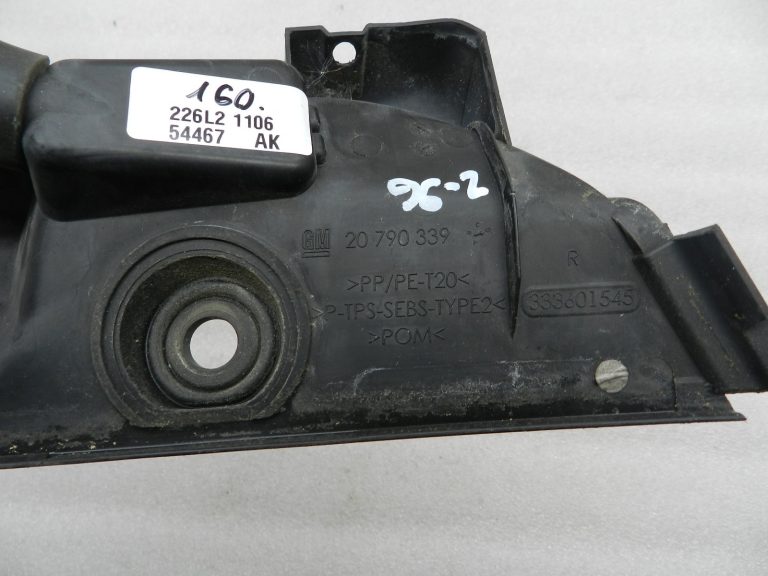 Opel Zafira C oriģinālais vējstikla pārsegs drenāžas labajā pusē