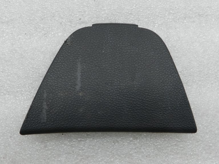 Opel Zafira C aizmugurējās aizmugurējās gaismas bagāžnieka apdare aizmugurējā labajā pusē SKRATAS!