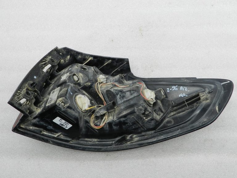 Opel Zafira C oriģinālā aizmugurējā luktura kreisā ārējā puse