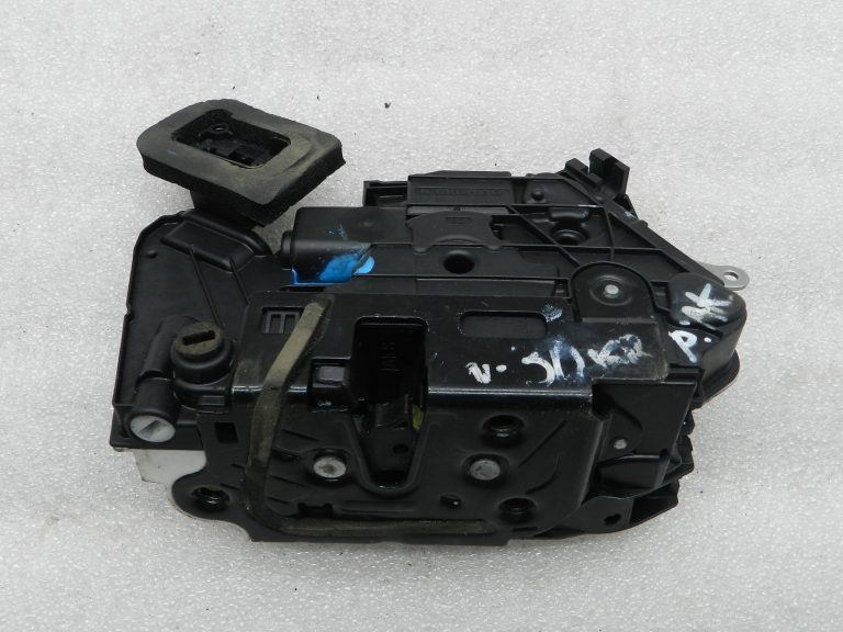 VW Polo oriģinālā durvju slēdzene Aizmugurējā kreisā durvju slēdzene