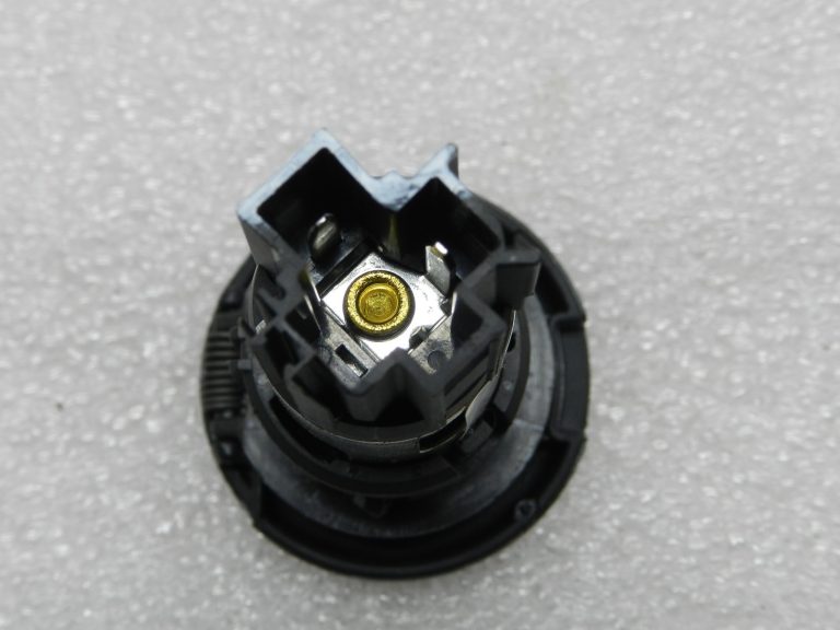 Opel Insignia B oriģinālais cigarešu aizdedzinātāja savienotājs
