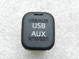 Mazda 6 oriģinālais USB AUX ligzdas savienotājs