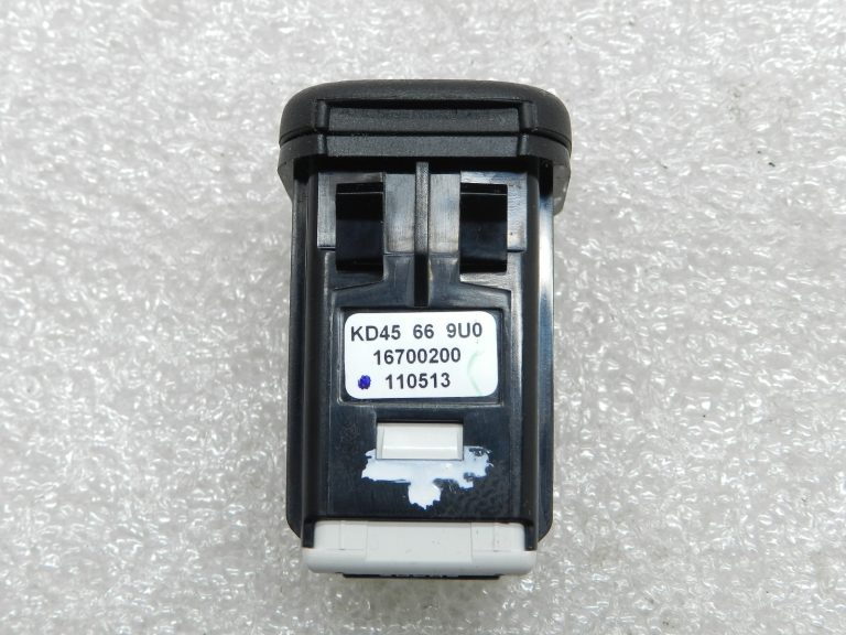 Mazda 6 oriģinālais USB AUX ligzdas savienotājs