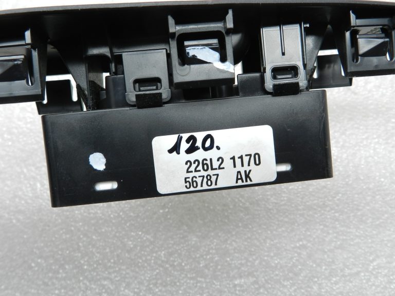 Mazda 6 oriģinālais aizmugurējais labais slēdžu panelis