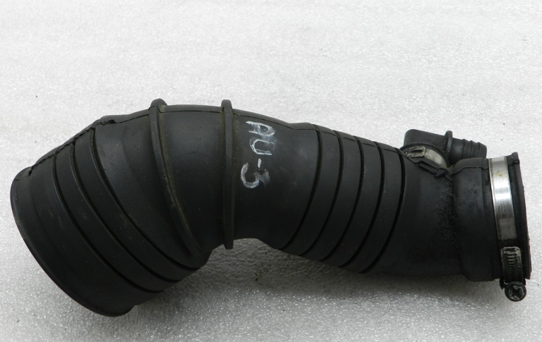 Audi A4 A6 oriģinālā ieplūdes šļūtene 3B0129615K