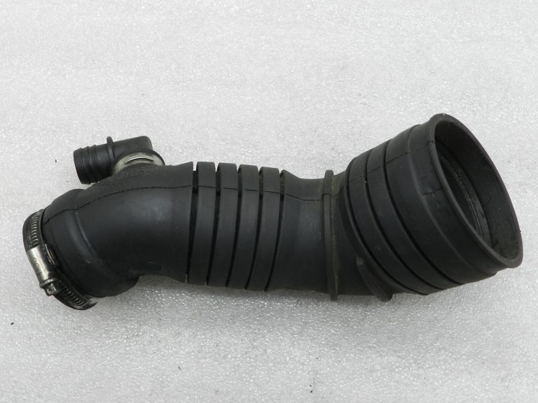 Audi A4 A6 oriģinālā ieplūdes šļūtene 3B0129615K
