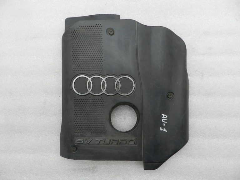 Audi A4 oriģinālais motora pārsegs