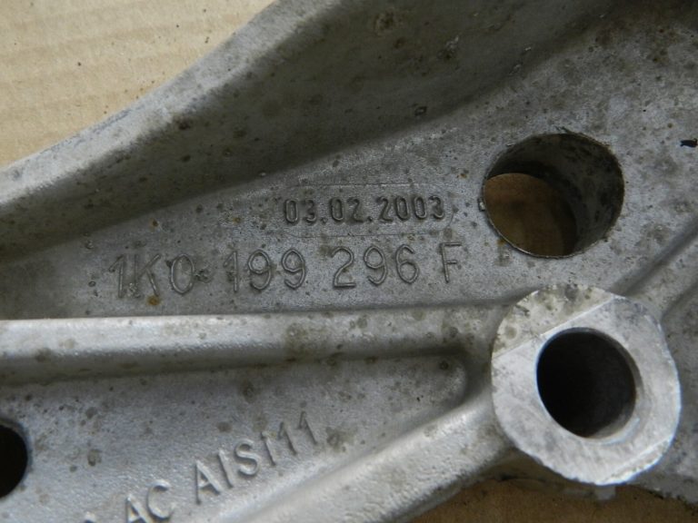 VW Skoda Audi oriģināls vadības sviras priekšējā labajā pusē