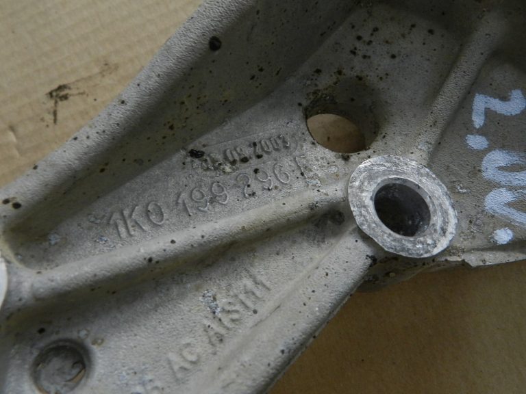 VW Skoda Audi oriģināls vadības sviras priekšējā labajā pusē