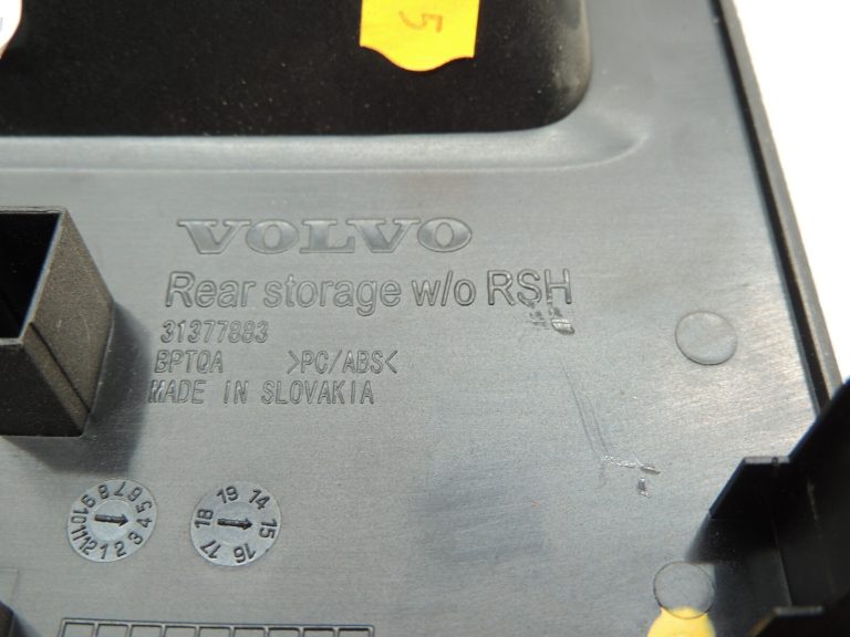 Volvo XC90 II Centrālās konsoles aizmugurējais vāks 31377881