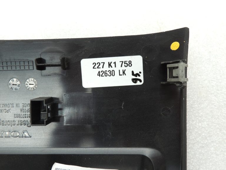 Volvo XC90 II Centrālās konsoles aizmugurējais vāks 31377881