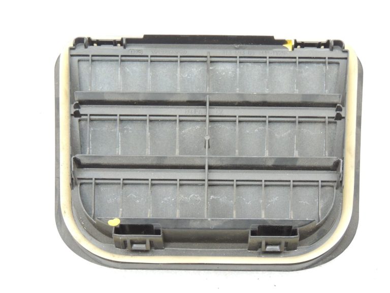 Volvo XC90 II Virsbūves ventilācijas režģis aizmugurējais 31369380