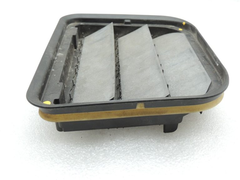 Volvo XC90 II Virsbūves ventilācijas režģis aizmugurējais 31369380