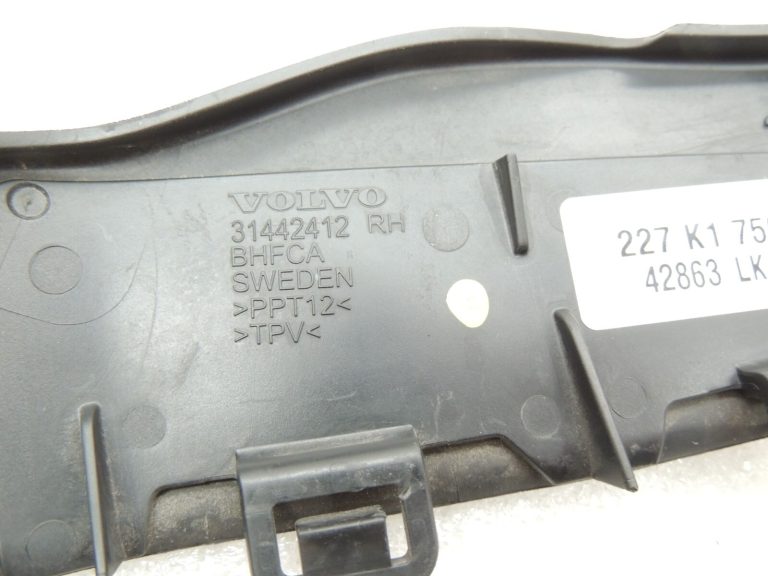 Volvo XC90 II Vējstikla apdare labajā pusē 31442412