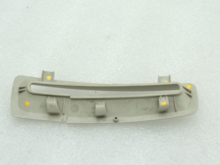 Volvo XC90 II 3 rindu aizmugurējo drošības jostu vadotne pa labi 31389910
