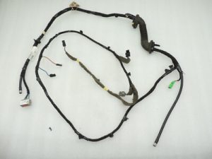 Volvo XC90 II aizmugurējo durvju elektroinstalācijas siksna pa kreisi 31384392 Aizmugurējo durvju elektroinstalācijas siksna