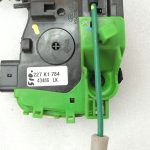 Hyundai i40 priekšējo labās puses durvju slēdzene 813203Z020 81320-3Z020