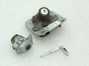 Volvo S80 II цилиндр замка двери задней двери 30784963 31253043 30699029