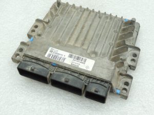 Dacia Duster I 1,5DCI 81kW 4x4 Diesel Engine control unit 237101496R