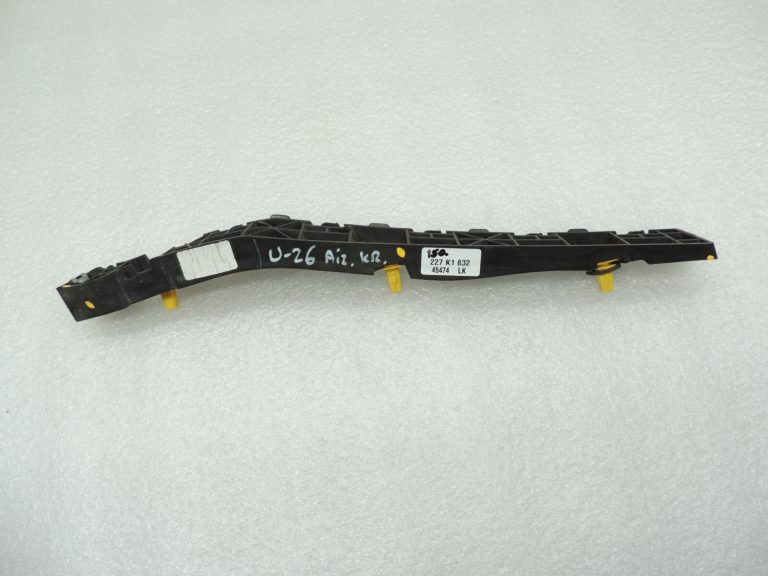 Kia Sportage IV QL Aizmugurējā bampera stiprinājums kreisais 86613F1000 86613-F1000