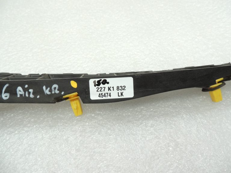 Kia Sportage IV QL Aizmugurējā bampera stiprinājums kreisais 86613F1000 86613-F1000