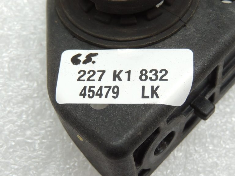 Kia Sportage IV QL 1.7CRDi radiatora kronšteins augšējais 25333D9000 25333-D9000