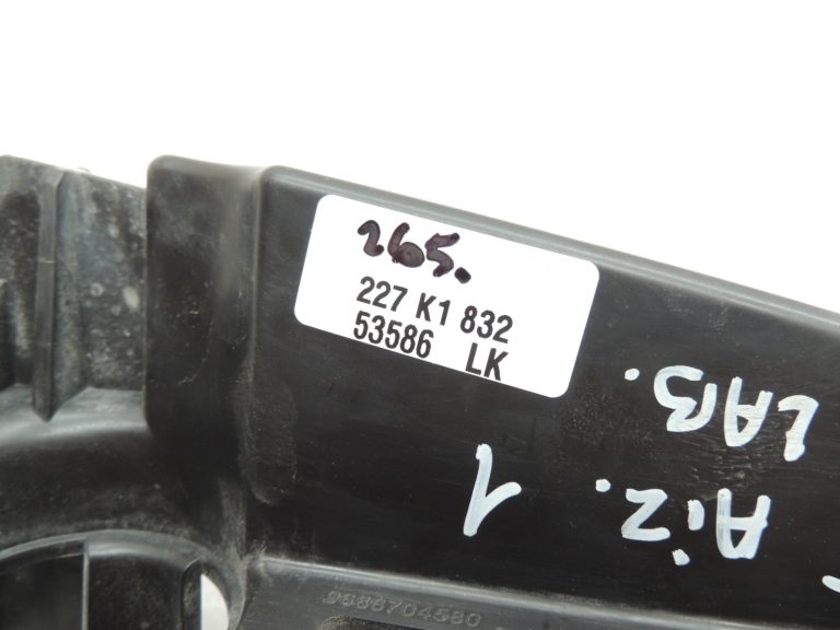 Peugeot 508 I 8D Sedans Aizmugurējā bampera kronšteins pa labi 9686704580