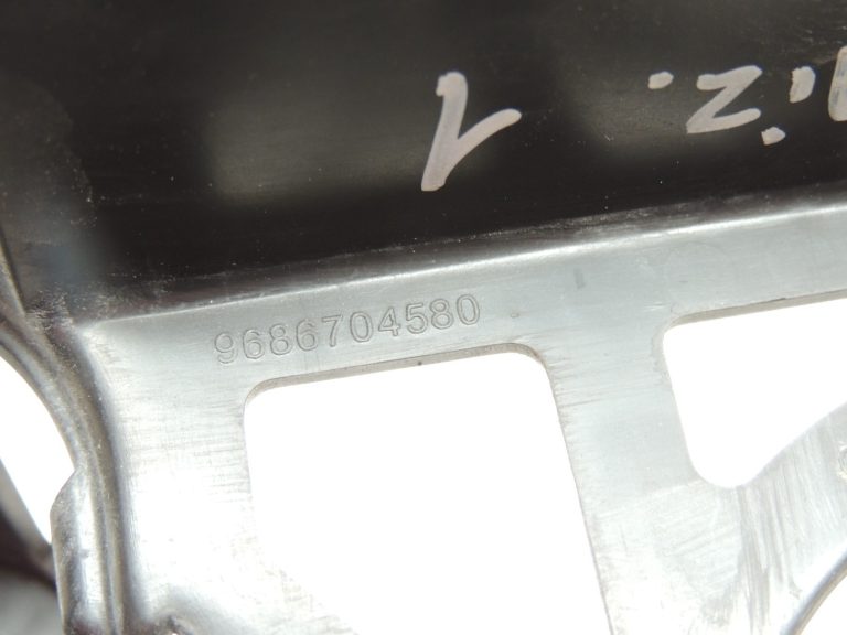 Peugeot 508 I 8D Sedans Aizmugurējā bampera kronšteins pa labi 9686704580