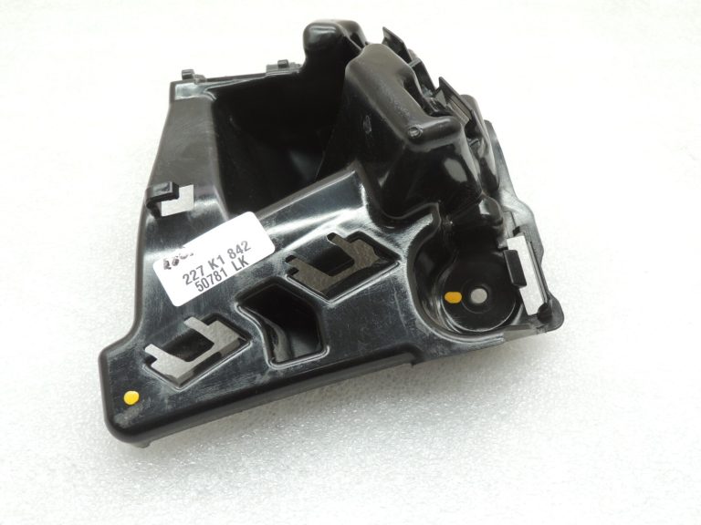 Seat Cupra Leon KL8 Sportstourer bampera kronšteins aizmugurējais kreisais 5FE807377A