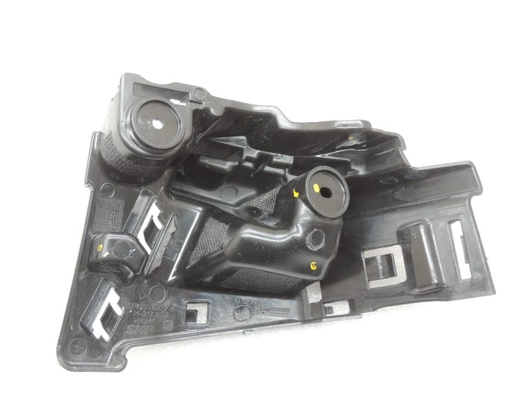 Seat Cupra Leon KL8 Sportstourer bampera kronšteins aizmugurējais kreisais 5FE807377A